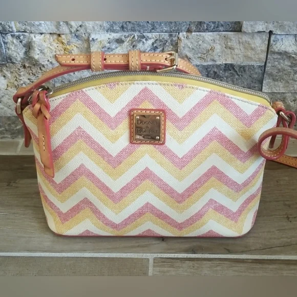 Purse - Picture 1 of 1